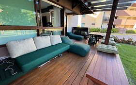 Flat+deck ao lado da igrejinha